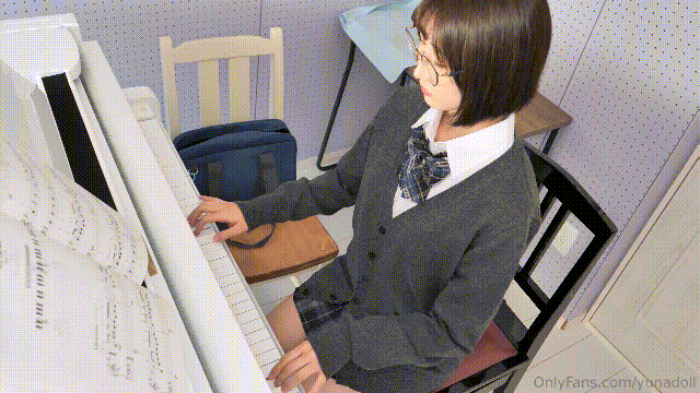 【完整版】OnlyFans✅Yunadoll✅眼镜反差婊 钢琴老师爆肏身材极好日本学生~真是个骚婊子 预览图 1