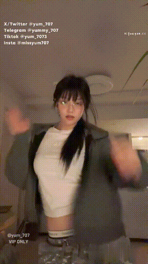 ⚫️艺校活泼露脸美女【玉米yum_707】最新02月VIP作品，开门裸舞DJ心如止水奶头卡衣(2V) 预览图 1