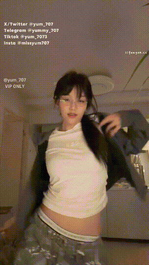 ⚫️艺校活泼露脸美女【玉米yum_707】最新02月VIP作品，开门裸舞DJ心如止水奶头卡衣(2V) 预览图 2