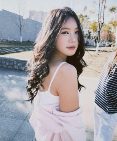 河北秦皇岛洗浴前台和炮友开房被偷录❤️小骚货颜值身材双在线口交舔脚颜射母狗属性尽显！ 预览图 1