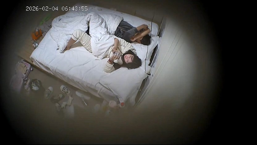 ⏪酒店偷拍⏩小白袜班花被猥琐男友扣穴操逼 预览图 7