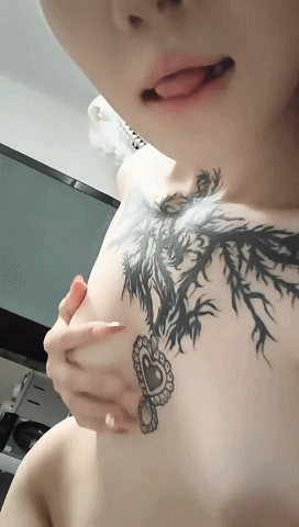 户外露出【碧梨付洁】酥胸美腿，校花勾搭精壮小伙，各种姿势骑乘位啪啪。 预览图 9