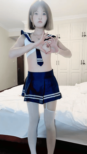 萝莉女团【全网最嫩美少女】娇小双萝莉轮操爽翻白眼抖音裸舞~操到高潮大合集 预览图 42