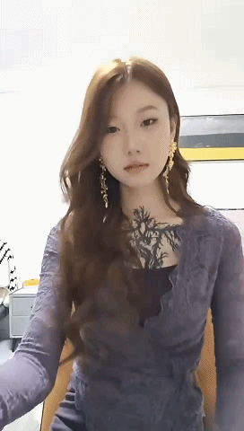 户外露出【碧梨付洁】酥胸美腿，校花勾搭精壮小伙，各种姿势骑乘位啪啪。 预览图 11