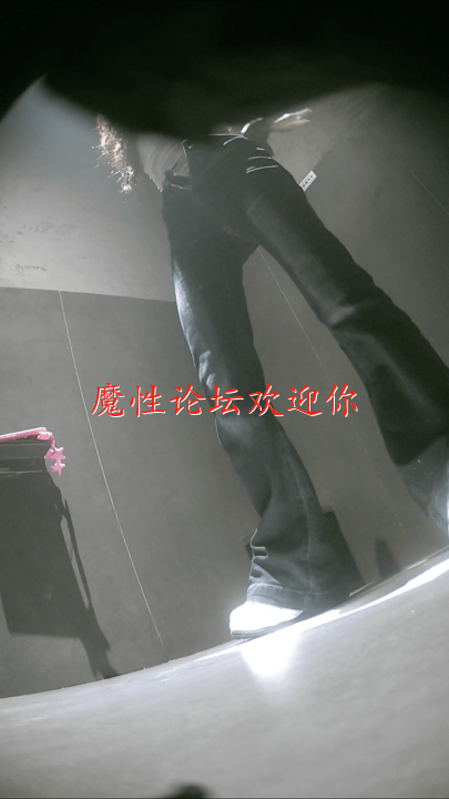 全网首发【酒吧全景厕拍】各种黑丝高跟 美女如云6-9合集[80v16g] 预览图 3