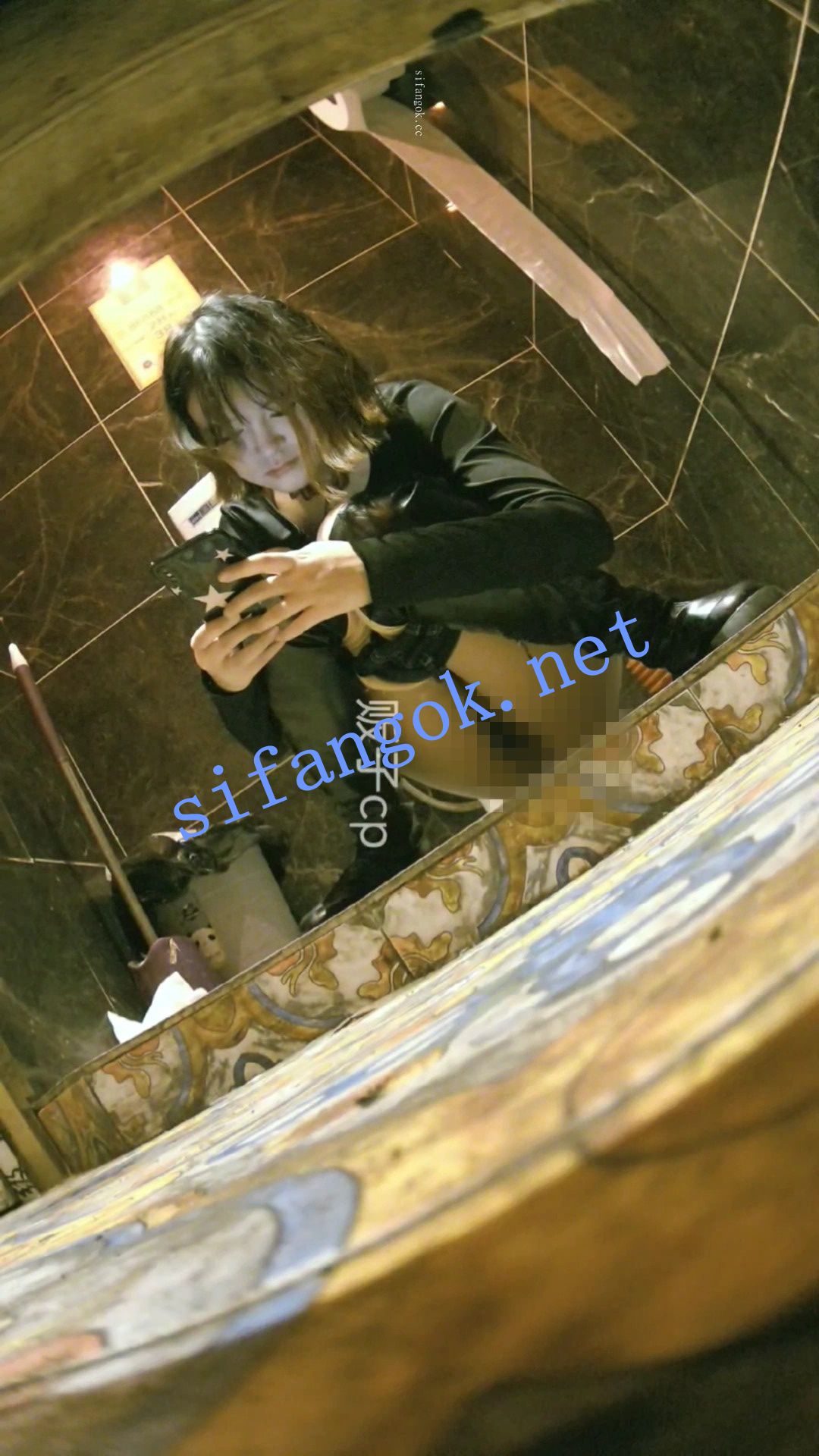 全网首发【酒吧全景厕拍】各种黑丝高跟 美女如云 12 预览图 21