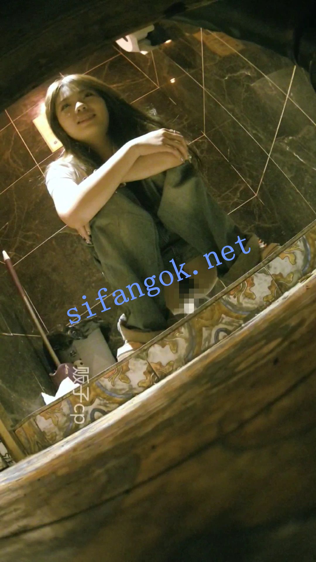 全网首发【酒吧全景厕拍】各种黑丝高跟 美女如云 12 预览图 7