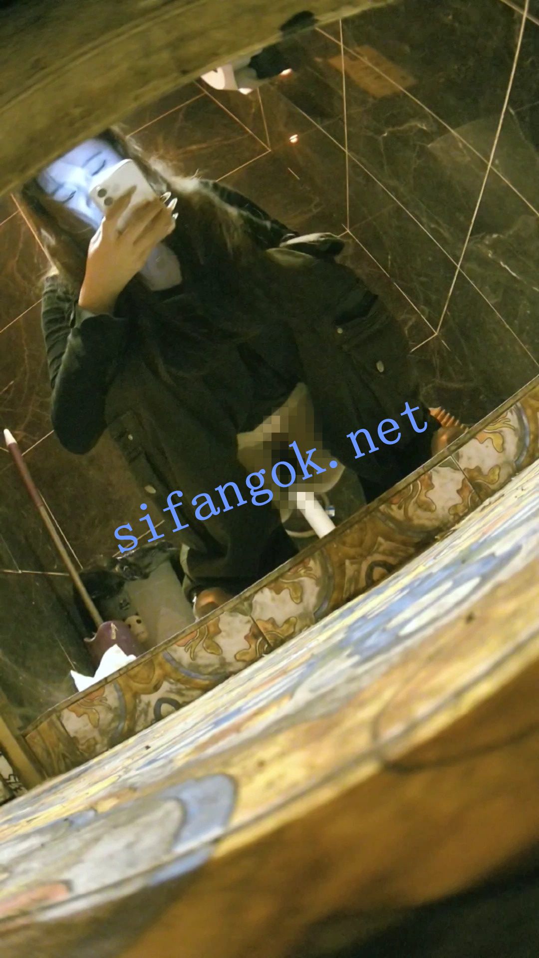 全网首发【酒吧全景厕拍】各种黑丝高跟 美女如云 12 预览图 9