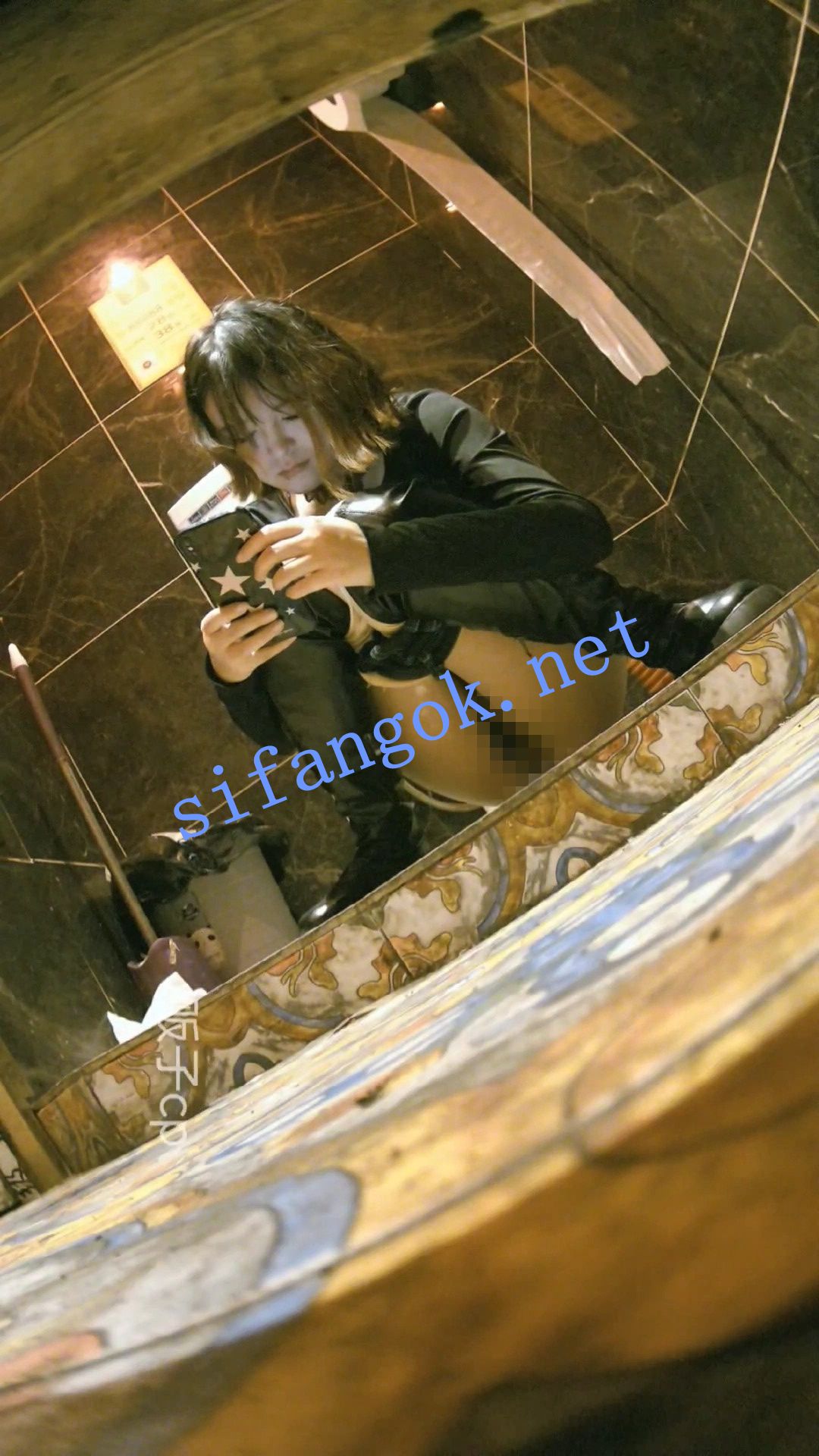 全网首发【酒吧全景厕拍】各种黑丝高跟 美女如云 12 预览图 23