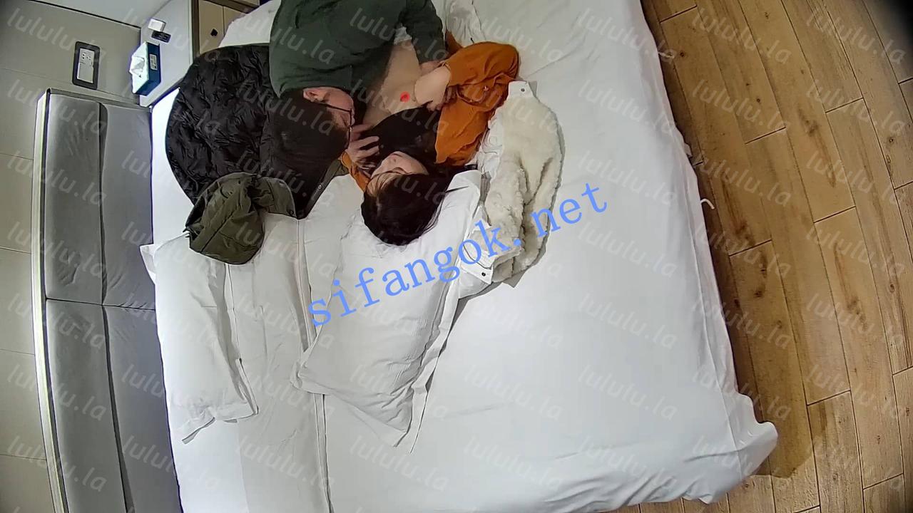 ❤️20260204❤️不顾甜妹女友生理期把她按床边撩开插入内射 预览图 2