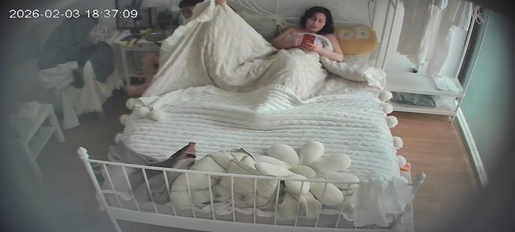 ⏪酒店偷拍⏩小巧身材的少妇被按在床边打桩 预览图 6