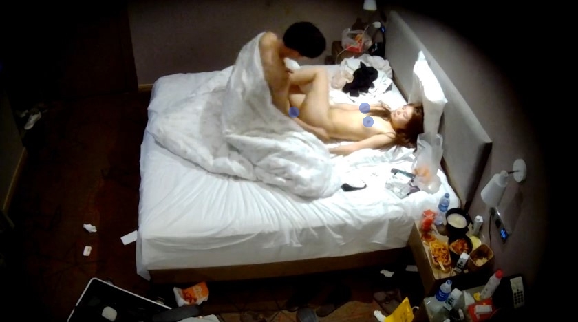 ⏪酒店偷拍⏩颜值很高的女孩被猥琐男从后面扣穴后猛操 预览图 1