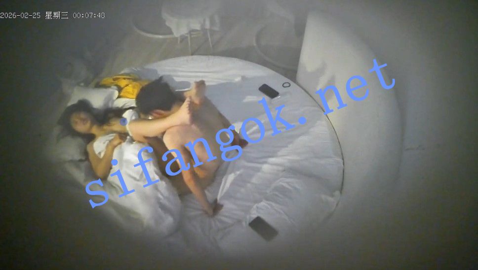 ⏪酒店偷拍⏩极品骚货女上夹鸡吧让男友爽死了 预览图 2