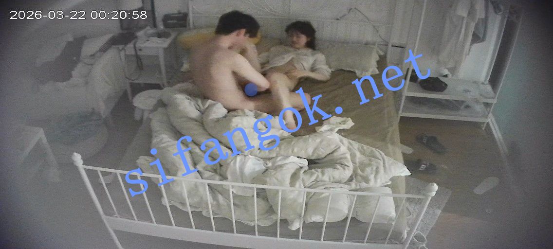 ⏪酒店偷拍⏩牛仔裤班花被男友带到酒店操逼