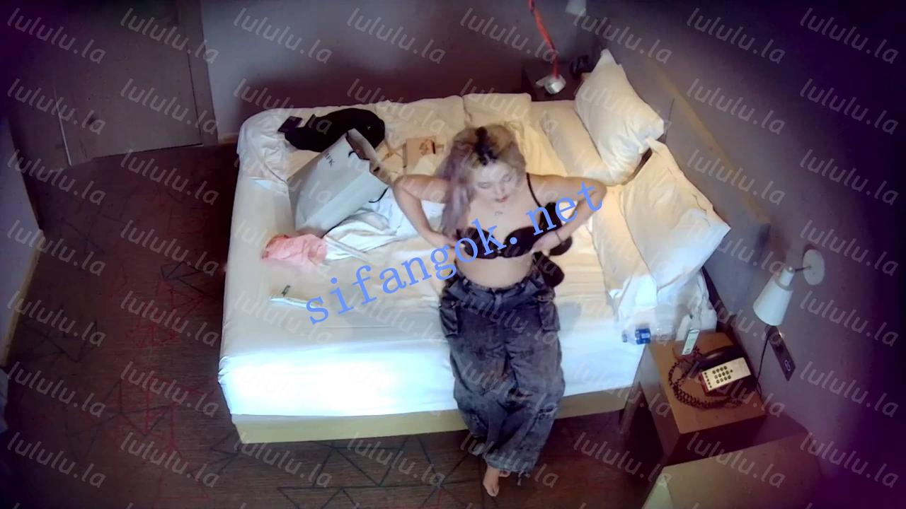 ❤️20260401❤️烟灰色头发的美女进入房间宽衣解带肆意裸睡 预览图 1